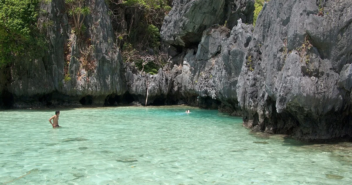 Lagoon. Desert tropical island. Part of minor tectonic Sunda Plate. Islands, islets, karst formations, limestone towers, remote lagoons, irregular coastlines, coral, crystal clear water, pure tropical bliss. El Nido Bay, Palawan Island, Phi