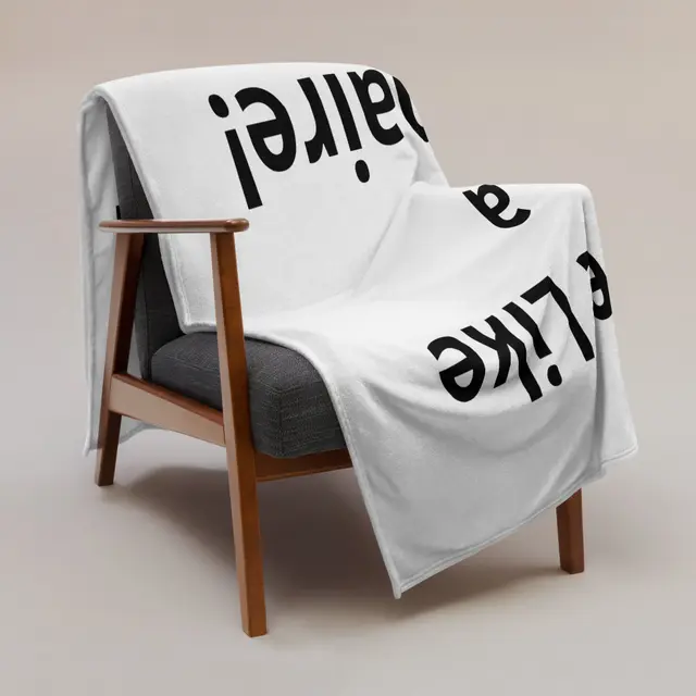 I Live Like a Millionaire! - Throw Blanket